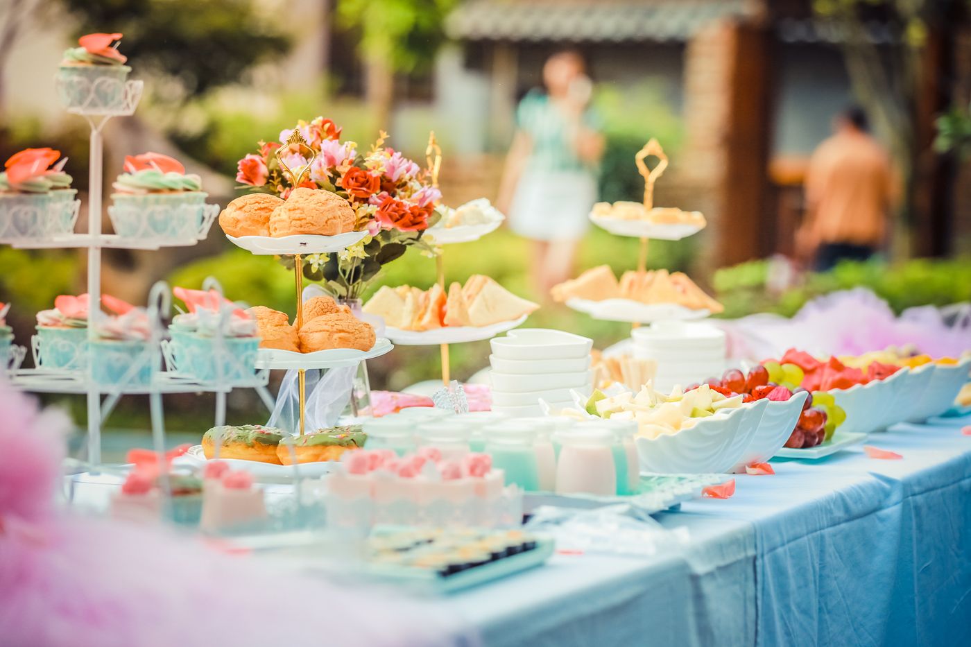 The dessert table in the garden